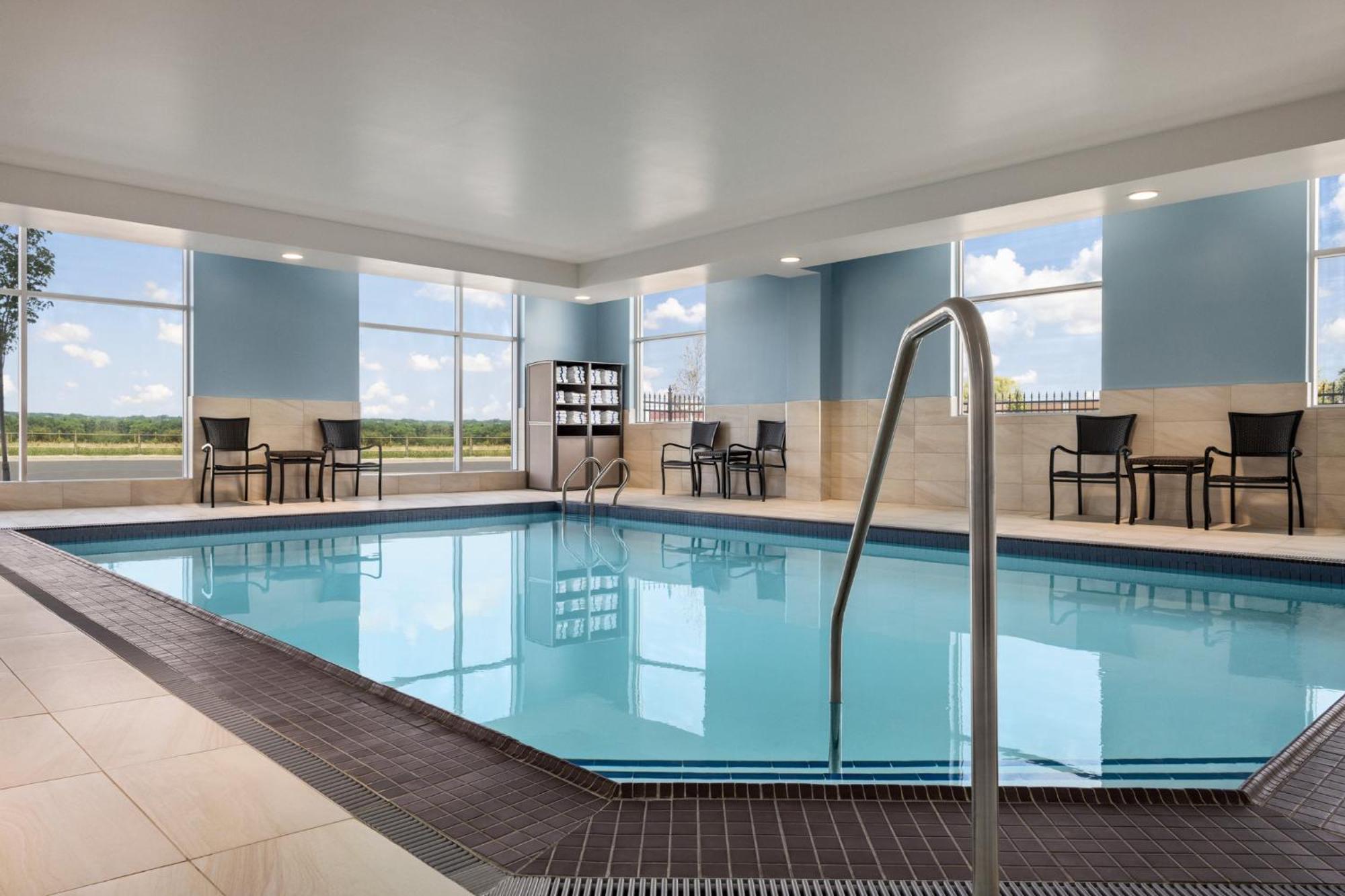 Holiday Inn Express - Strathroy By Ihg 外观 照片